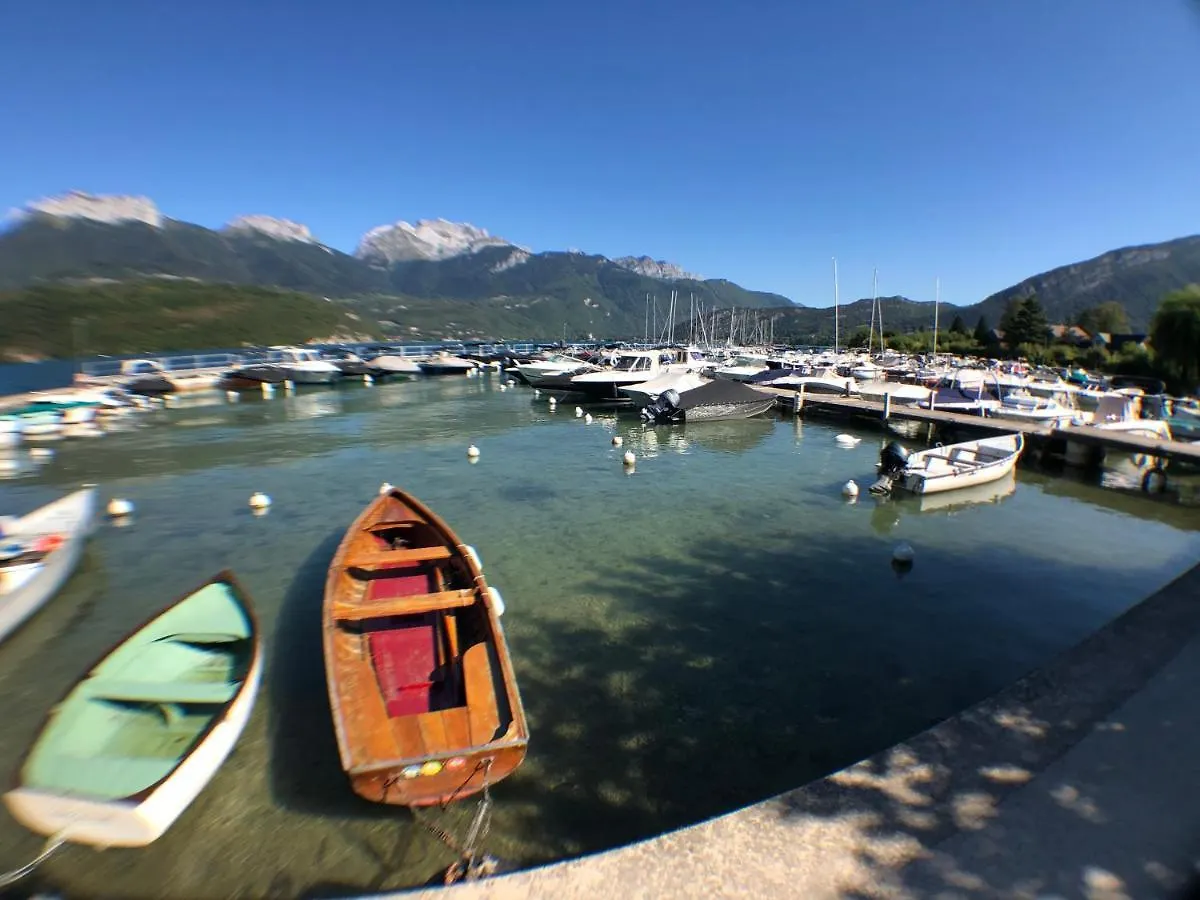 Lac et Montagne: Spacious Apartment with Terrace near St Jorioz Saint-Jorioz